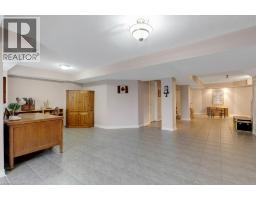 32 KINGFISHER Crescent - 35