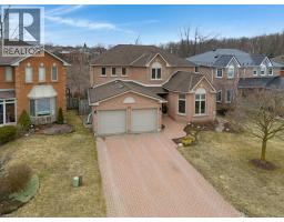 32 KINGFISHER Crescent - 37