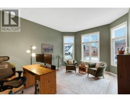 32 KINGFISHER Crescent - 4