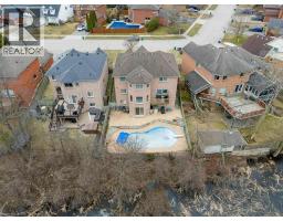 32 KINGFISHER Crescent - 42