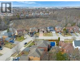 32 KINGFISHER Crescent - 43