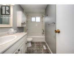 74 HELENE Crescent - 19