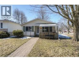 74 HELENE Crescent - 2