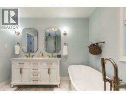 318 LLOYMINN Avenue - 32