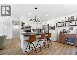 125 DONEGAN Street W - 3