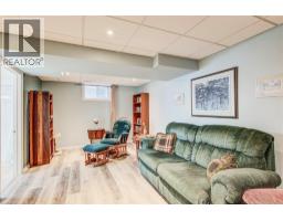 90 UDVARI Crescent - 35