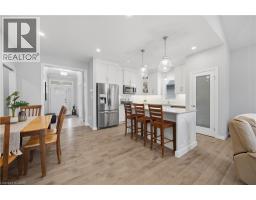 43 LOWRIE Crescent - 10