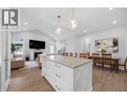 43 LOWRIE Crescent - 11