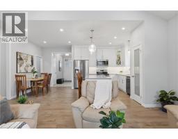 43 LOWRIE Crescent - 13