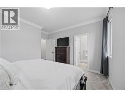 43 LOWRIE Crescent - 18