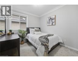 43 LOWRIE Crescent - 21