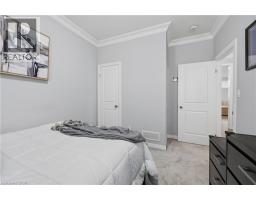 43 LOWRIE Crescent - 23