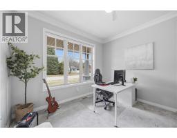 43 LOWRIE Crescent - 25