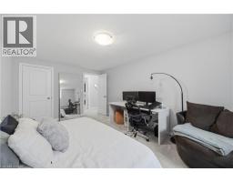 43 LOWRIE Crescent - 31