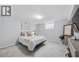 43 LOWRIE Crescent - 32