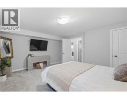 43 LOWRIE Crescent - 33