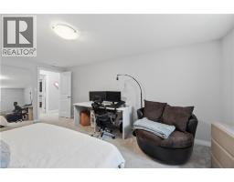 43 LOWRIE Crescent - 34