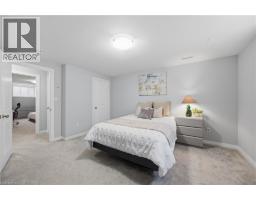 43 LOWRIE Crescent - 35