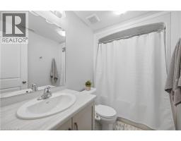 43 LOWRIE Crescent - 36