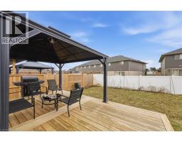 43 LOWRIE Crescent - 38