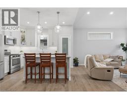 43 LOWRIE Crescent - 8