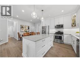 43 LOWRIE Crescent - 9