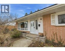 81 NORTH PARK Crescent - 2