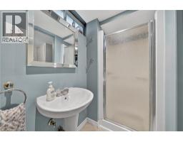 229 LAURENTIAN Drive - 23