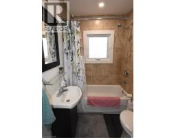 122 BRUCE Street - 17