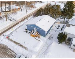 32 NICHOL Street W - 4