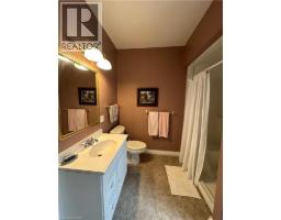 221 CHAPMAN Street E - 16