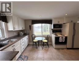 221 CHAPMAN Street E - 19