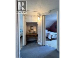 221 CHAPMAN Street E - 25