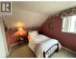 221 CHAPMAN Street E - 26