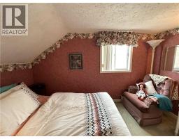 221 CHAPMAN Street E - 27