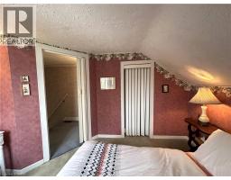 221 CHAPMAN Street E - 28