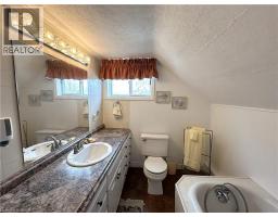 221 CHAPMAN Street E - 30