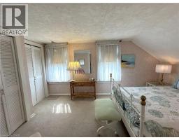 221 CHAPMAN Street E - 32