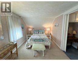 221 CHAPMAN Street E - 33