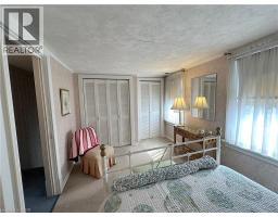 221 CHAPMAN Street E - 34