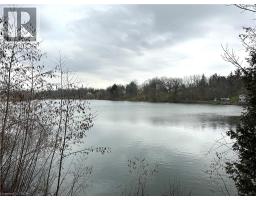 221 CHAPMAN Street E - 4