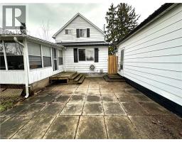 221 CHAPMAN Street E - 42