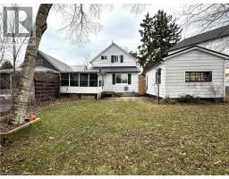 221 CHAPMAN Street E - 46