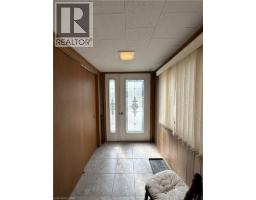 221 CHAPMAN Street E - 9