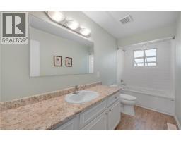 4 LYNDHURST Avenue - 14