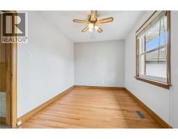 543 PHILIP Crescent - 10