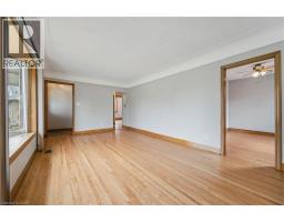 543 PHILIP Crescent - 14