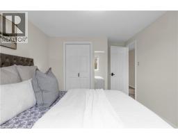 318 BURNETT Avenue - 25