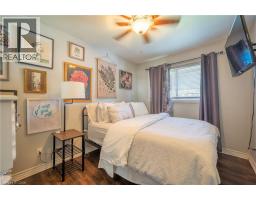 211 DIXON Street - 20