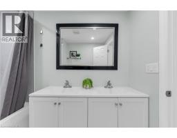 175 WELLINGTON Street - 17